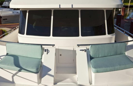 Hampton Yachts 658 Endurance LRC foredeck