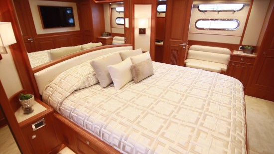 Hampton Yachts 658 Endurance LRC master stateroom