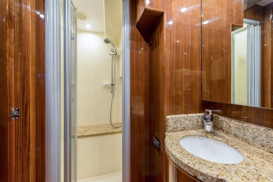 Hargrave 80 Deal Maker crew head