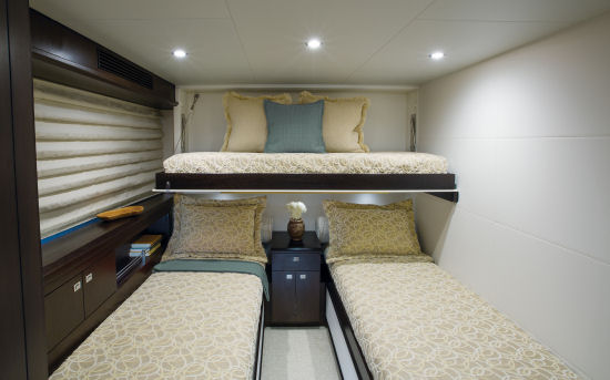 Hatteras 100 Raised Pilothouse guest stateroom