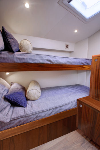 Hatteras 45 Express double berth cabin