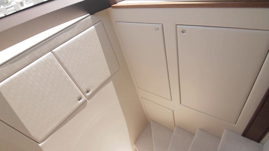 Hatteras 60 Motor Yacht cabinets