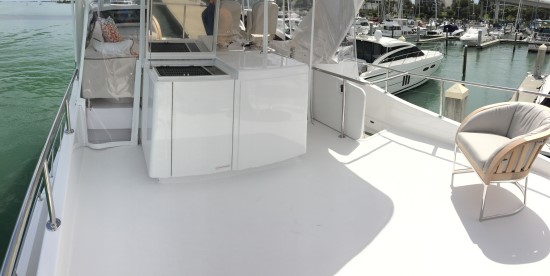 Hatteras 60 Motor Yacht grill