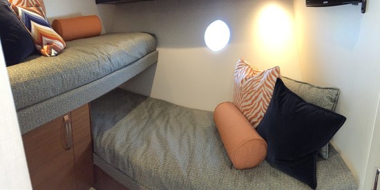 Hatteras 60 Motor Yacht guest berth
