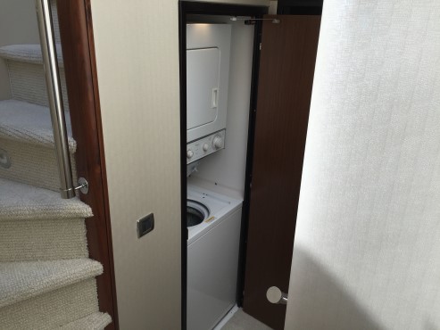Hatteras 60 Motor Yacht washer dryer