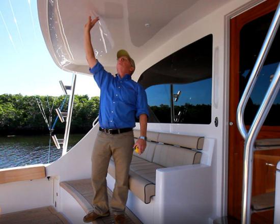 Hatteras GT59 aft flybridge