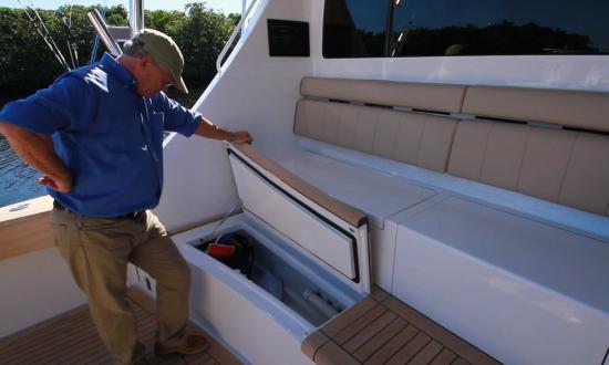 Hatteras GT59 mezzanine step