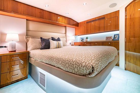 Hatteras GT59 master stateroom