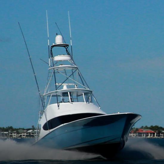 Hatteras GT59 running