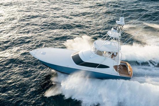 Hatteras GT59 running