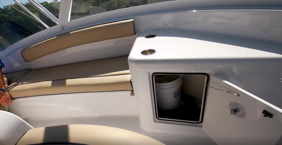 Hatteras GT59 side seating