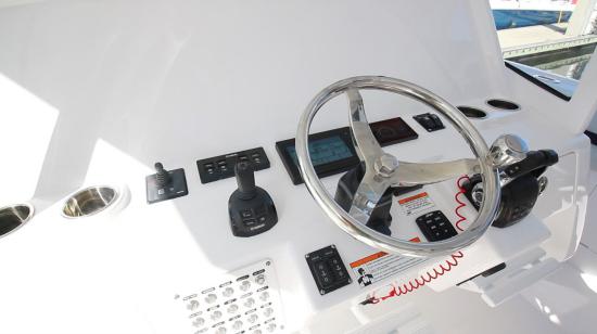 Intrepid 475 Panacea helm