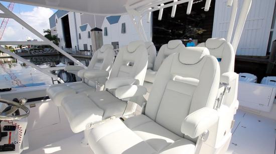 Intrepid 475 Panacea helm seats