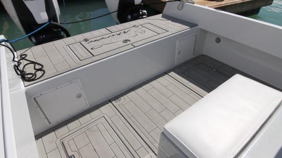 Jaguar J32 open deck