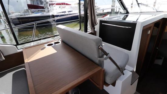 Jeanneau NC 1095 seating