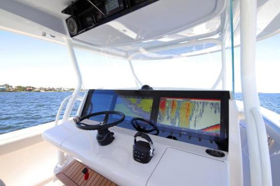 Jupiter 43 SF helm