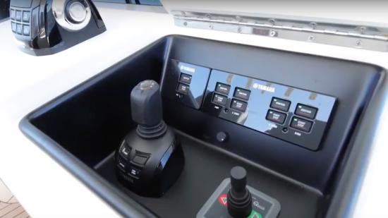 Jupiter 43 SF joy stick