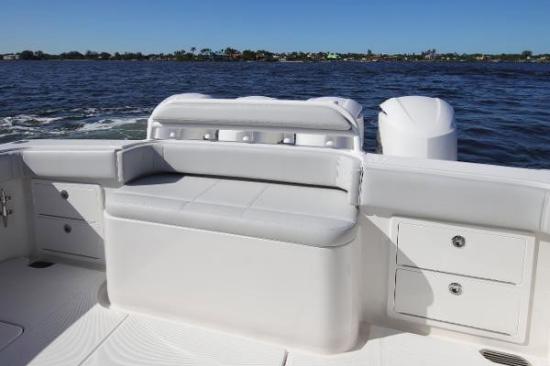 Jupiter 43 SF transom seating