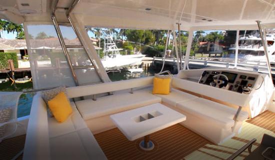 Leopard 51 PC fly bridge