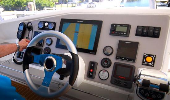 Leopard 51 PC fly bridge helm