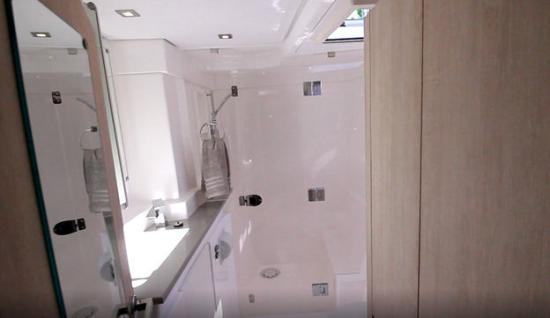 Leopard 51 PC shower