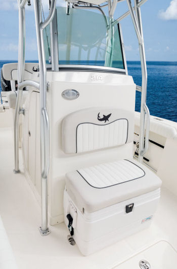 Mako 214 CC console seat