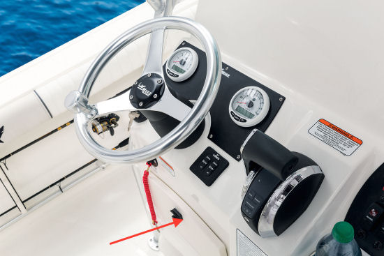 Mako 214 CC helm glove box
