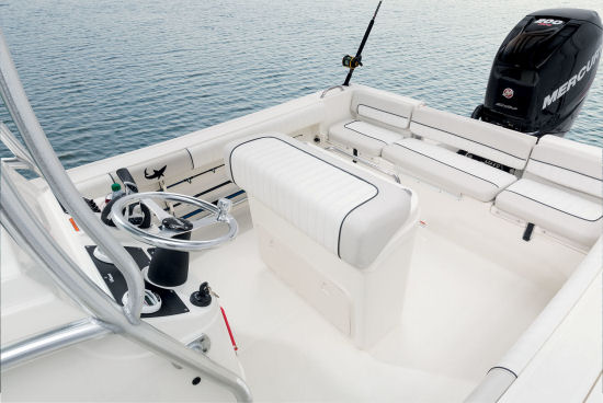 Mako 214 CC leaning post