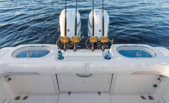 Mako 334 CC aft cockpit