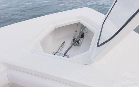 Mako 334 CC anchor locker