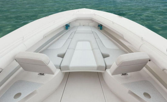 Mako 334 CC bow filler