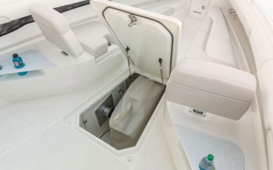 Mako 334 CC deck locker