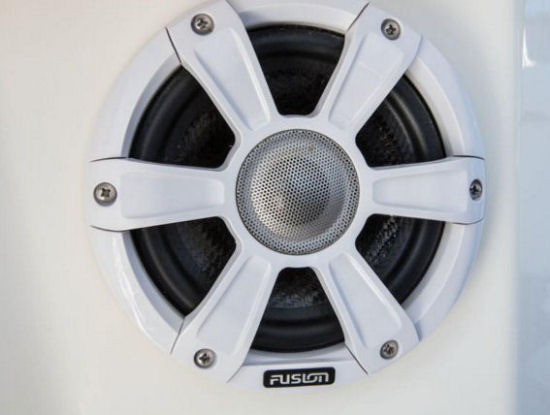 Mako 334 CC speakers
