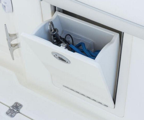 Mako 334 CC tilt compartments