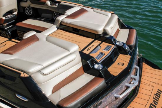 Malibu M235 stern seats