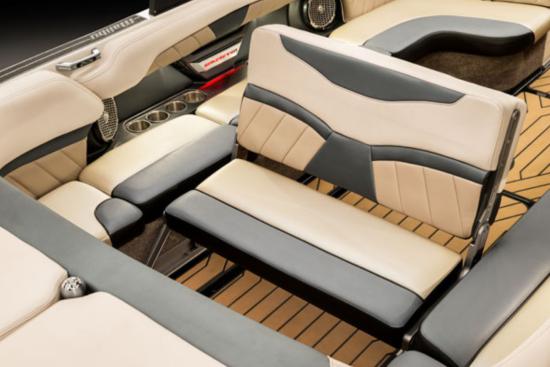 Malibu M235 wake view seat