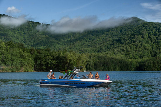 Malibu Wakesetter 247 LSV people