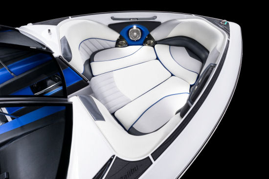 Malibu Wakesetter 247 LSV bow
