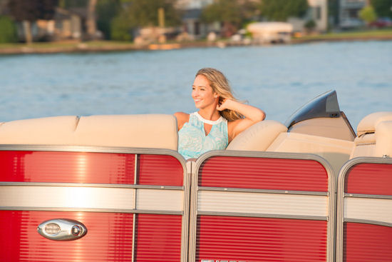 Manitou 23 Encore SR VP forward lounge