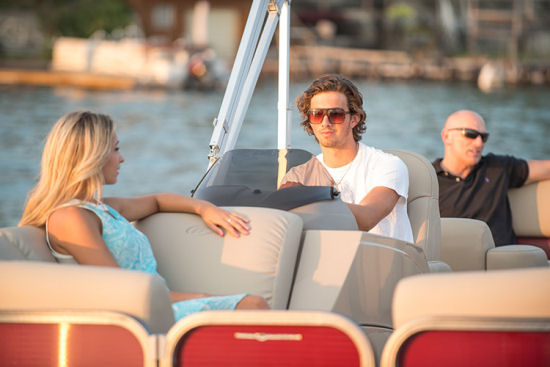 Manitou 23 Encore SR VP drivers seat