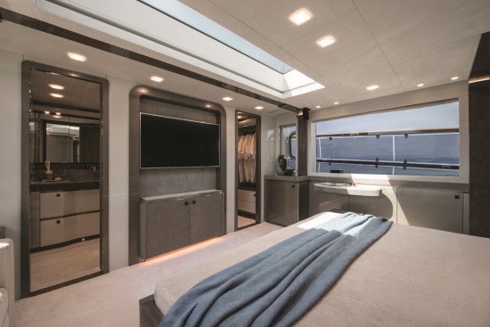 Monte Carlo Yachts 96 lights