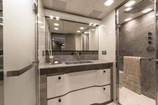 Monte Carlo Yachts 96 owners head