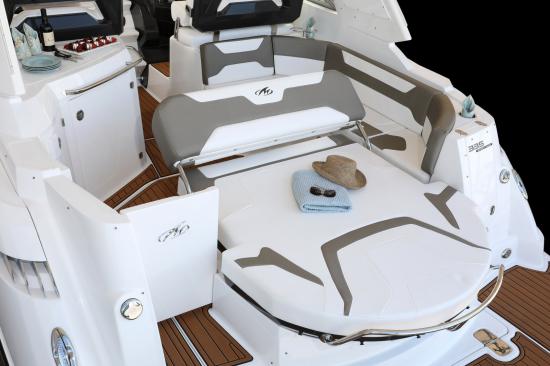 Monterey 335 SY aft lounge
