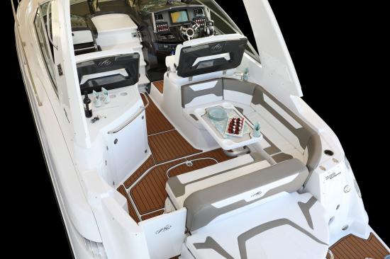 Monterey 335 SY cockpit