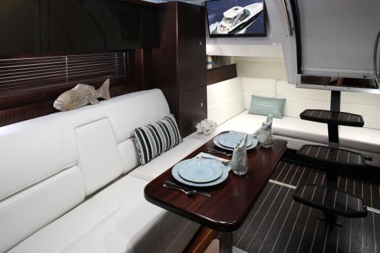 Monterey 335 SY dining