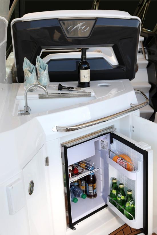 Monterey 335 SY wet bar