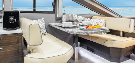 Neptunus 650 Express dinette
