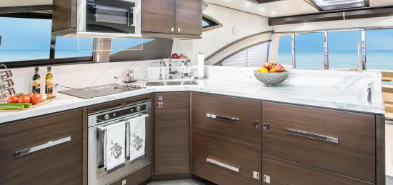 Neptunus 650 Express l shaped galley