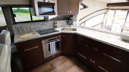 Neptunus 650 Express galley