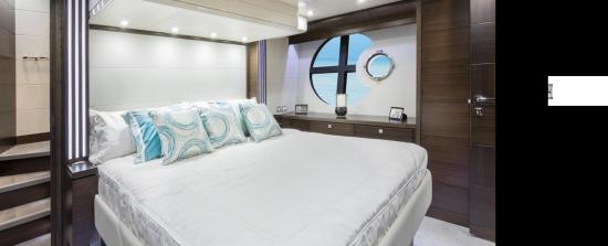 Neptunus 650 Express master stateroom